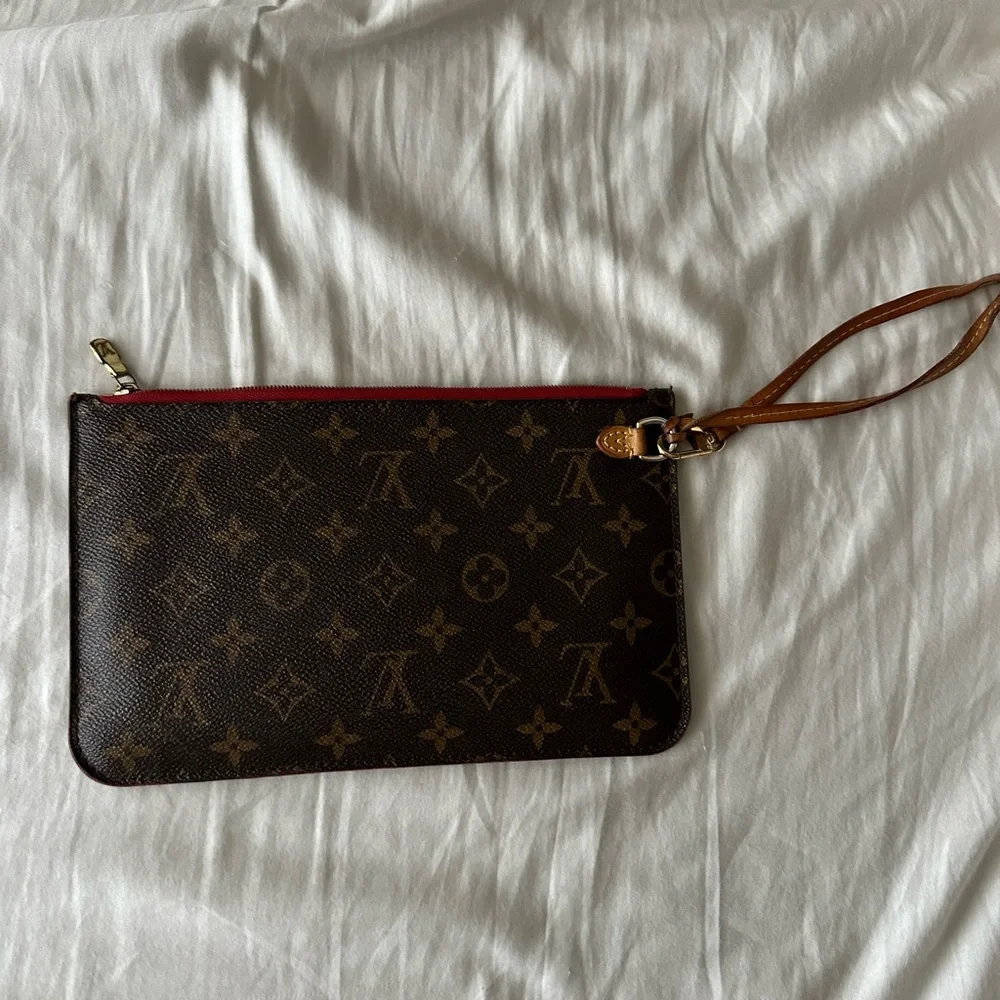 Authentic Louis Vuitton Monogram Neverfull Pouchette - Picture 2 of 9